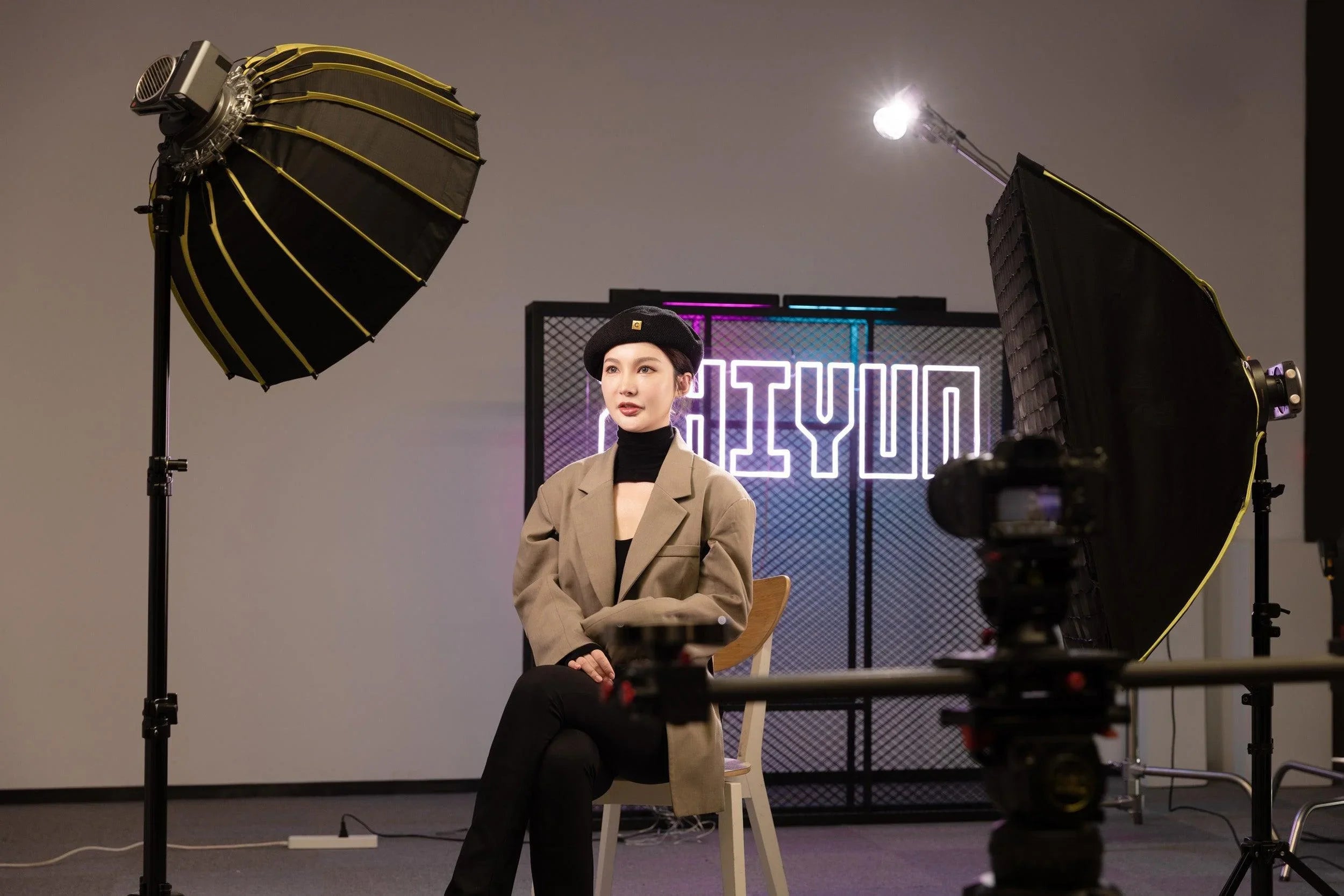 ZHIYUN MOLUS X100 100W Bi-Color LED Video Light - Vitopal