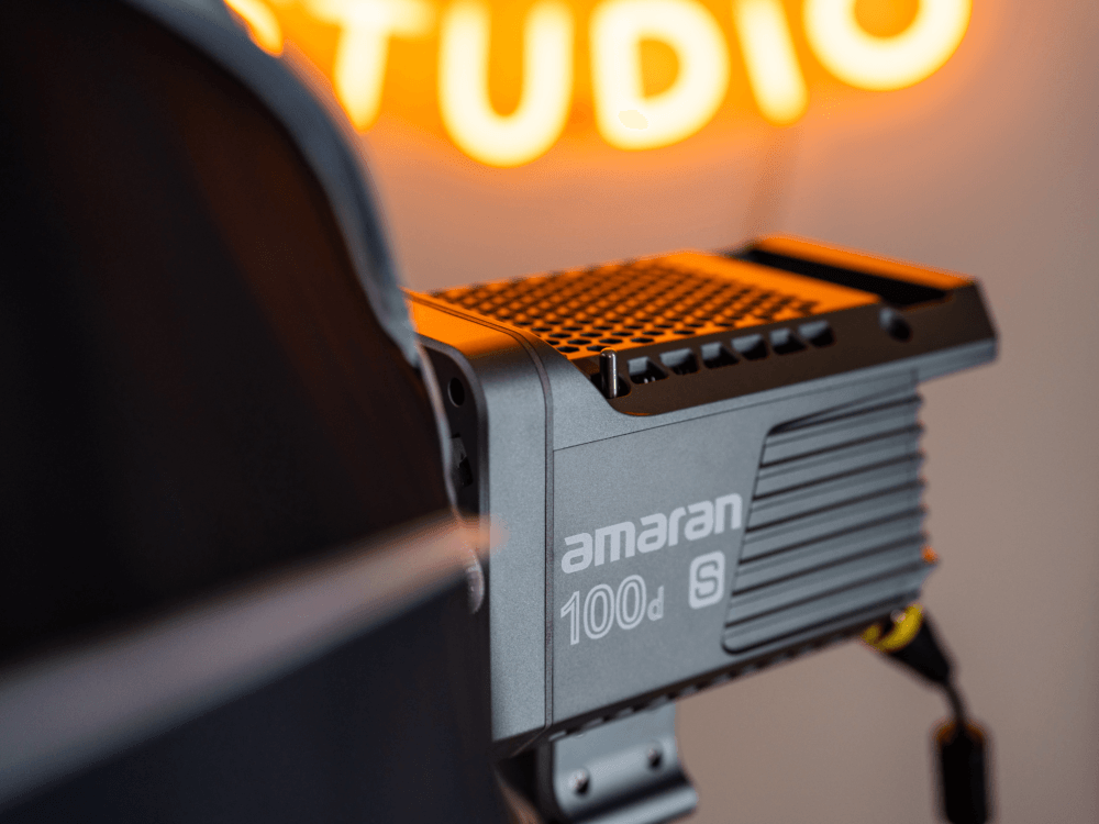 Aputure Amaran 100D S series Bi-Color LED Video Light - Vitopal